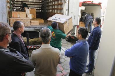 Sec. SMS, Erno Harzheim, recebe, através do Inspetor Geral da Receita Federal, Gaston F. Tolding, doação de mercadorias da áreas da saúde apreendidas pela RF e destinadas a SMS. Local: Inspetoria da RF 