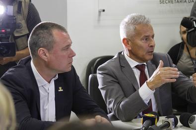 Sec. SES, João Gabbardo dos Reis, Sec. SMS, Erno Harzheim, Diretores e técnicos da CGVS em coletiva sobre os números da gripe