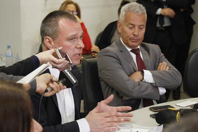 Sec. SES, João Gabbardo dos Reis, Sec. SMS, Erno Harzheim, Diretores e técnicos da CGVS em coletiva sobre os números da gripe