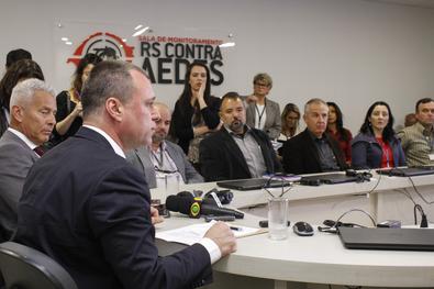Sec. SES, João Gabbardo dos Reis, Sec. SMS, Erno Harzheim, Diretores e técnicos da CGVS em coletiva sobre os números da gripe