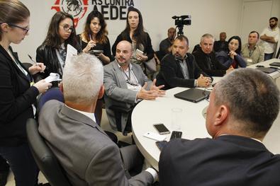 Sec. SES, João Gabbardo dos Reis, Sec. SMS, Erno Harzheim, Diretores e técnicos da CGVS em coletiva sobre os números da gripe