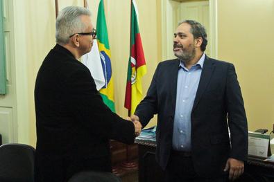 Vice-prefeito Gustavo Paim recebe a presidente do COMDICA de Natal - RN, Ivanise Laurentino e o conselheiro Gilson Costa. Local: Gabinete do vice-prefeito
