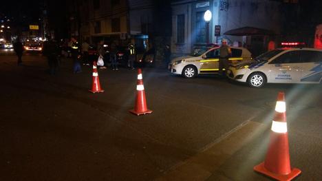 Em blitz na Cidade Baixa a Guarda Municipal apreendeu um foragido e encaminhou para a polícia.