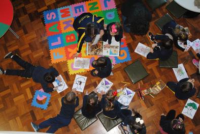 Biblioteca da Smams recebe alunos da Escola Pequeninos