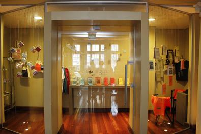 SMS e SMC, inauguram loja com produtos artesanais feitos através do GerAção POA - Oficina Saúde e Trabalho, no 2º andar da Cinemateca Capitólio.