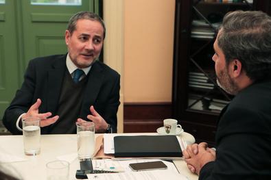 Vice-prefeito Gustavo Paim recebe o Consul-geral do Chile, Mário Arriagada de Lafuente