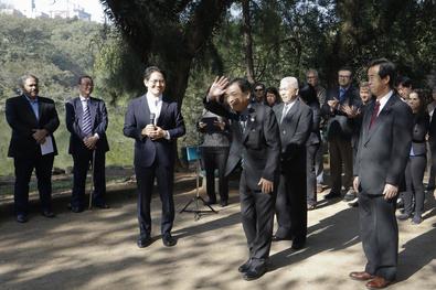 Prefeito em exercício Gustavo Paim na inauguração do Monumento Kotoji Toro