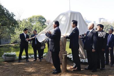 Prefeito em exercício Gustavo Paim na inauguração do Monumento Kotoji Toro