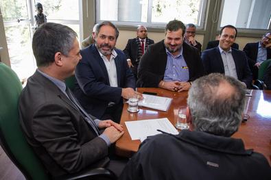 Prefeito em Exercício, Gustavo Paim, realiza a entrega da LDO à Câmara de Vereadores