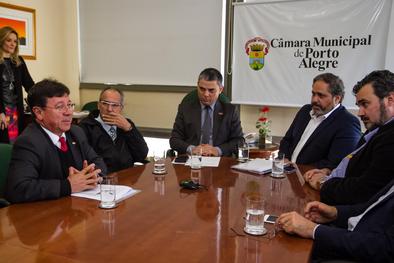 Prefeito em Exercício, Gustavo Paim, realiza a entrega da LDO à Câmara de Vereadores