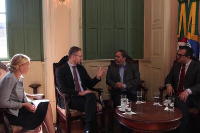 Prefeito em exercício,Gustavo Paim recebe o Embaixador da Suécia no Brasil, Sr Per-Arne Hjelmborn e Srª Cecília Lif