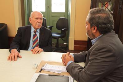 Prefeito em exercício, Gustavo Paim recebe o Ex-Vereador João Antonio Dib