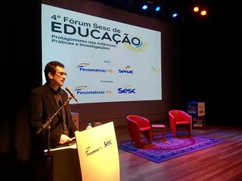 Secretário da Educação Adriano Naves de Brito representa prefeito durante abertura do 4º Fórum Sesc de Educação