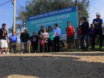 Rua Dona Francisca começa a receber infraestrutura e pavimentação