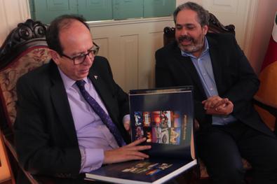 Vice-prefeito Gustavo Paim recebe o embaixador do Paraguai, Manuel María Cáceres, e a cônsul Rosanna Berino Local: Gabinete do prefeito