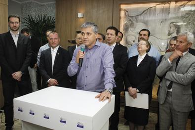 Prefeito Nelson Marchezan Jr. no ato de assinatura da carta de intenção para a instalação de novo hospital Santa Ana. Local: Hospital Espírita de Porto Alegre.