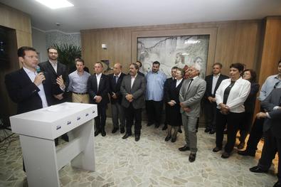 Prefeito Nelson Marchezan Jr. no ato de assinatura da carta de intenção para a instalação de novo hospital Santa Ana. Local: Hospital Espírita de Porto Alegre.