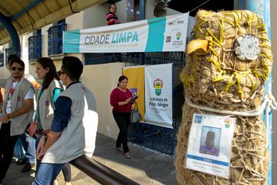 12ª Semana Cidade Limpa - Exposição de arte com material reciclado Local: Em frente à sede do DMLU - bairro Azenha