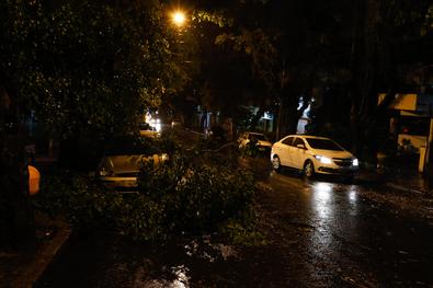 Temporal em Porto Alegre Diversos bairros sem luz