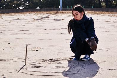 Nesta sexta-feira, 06 de outubro, às 20h, acontece uma sessão de pré-estreia de Na Praia à Noite Sozinha, novo filme do sul-coreano Hong Sang-soo, que rendeu a Min-hee Kim o prêmio de melhor atriz no Festival de Berlim deste ano