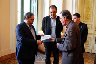 Vice- Prefeito Gustavo Paim recebe comitiva das comemorações do Dia do Vinho em Porto Alegre.