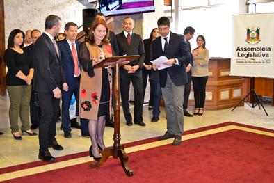 A secretária Maria de Fátima Záchia Paludo representou o prefeito na assinatura do acordo para o lançamento da Campanha SEJA DIGITAL