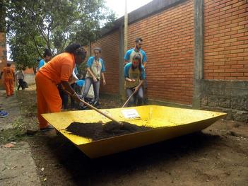 Escola do bairro Santa Tereza recebe estação integrada de compostagem