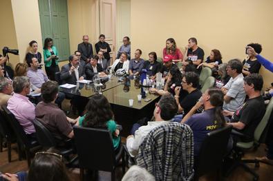 Vice-prefeito Gustavo Paim recebe direção do Simpa e vereadores