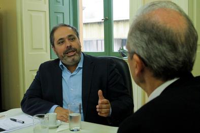Vice-prefeito recebe o Embaixador Chefe do Escritório de Representação do Ministério das Relações Exteriores no RS (ERESUL), Flávio Roberto Bonzanini Local: Gabinete do vice-prefeito