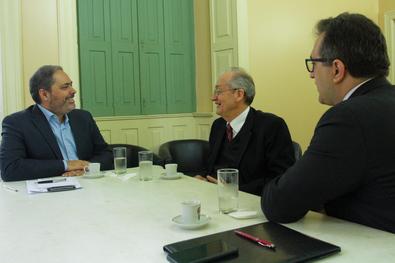Vice-prefeito recebe o Embaixador Chefe do Escritório de Representação do Ministério das Relações Exteriores no RS (ERESUL), Flávio Roberto Bonzanini Local: Gabinete do vice-prefeito