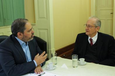 Vice-prefeito recebe o Embaixador Chefe do Escritório de Representação do Ministério das Relações Exteriores no RS (ERESUL), Flávio Roberto Bonzanini Local: Gabinete do vice-prefeito