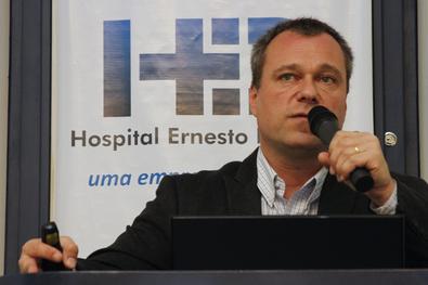 Sec. SMS, Erno Harzheim fala sobre "Estratégias de prevenção da SMS" no I Simpósio de Saúde Digestiva do HED Local: Anfiteatro do Hospital Ernesto Dornelles