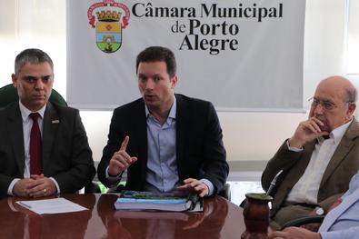 Prefeito Nelson Marchezan Júnior entre a LOA de 2018 ao presd da CMPA ver Cássio Trogildo. Local: CMPA
