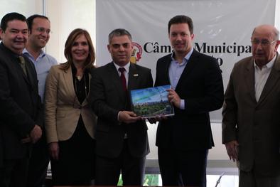 Prefeito Nelson Marchezan Júnior entre a LOA de 2018 ao presd da CMPA ver Cássio Trogildo. Local: CMPA