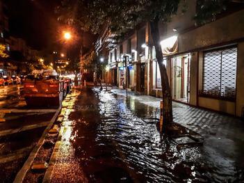 Forte chuva atinge Porto Alegre e causa transtornos