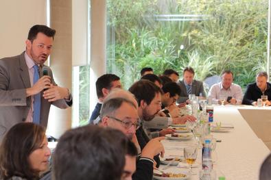 Almoço promovido pelo projeto Universidade Aberta Local:	Salão de Eventos do Instituto Ling 