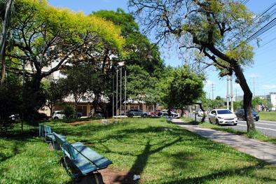 Praça Marselhesa é adotada