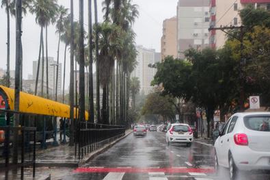 Manhã com muita chuva em Porto Alegre