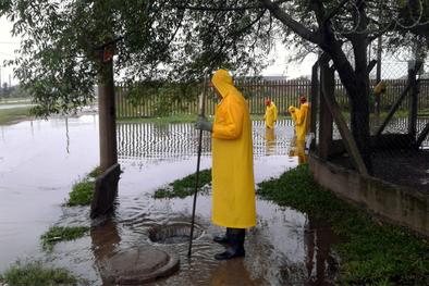 Equipes da SMSUrb trabalharam durante a chuva para minimizar impacto dos alagamentos