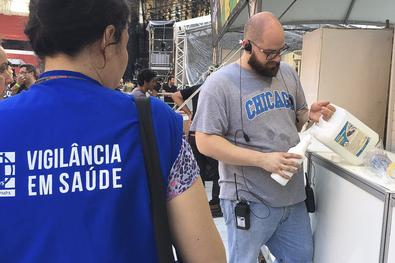 SMS, através do da CGVS/EVA, em ação de fiscalização das áreas de comercialização de alimentos e de alimentação no show de Bon Jovi Local: Estádio Beira Rio