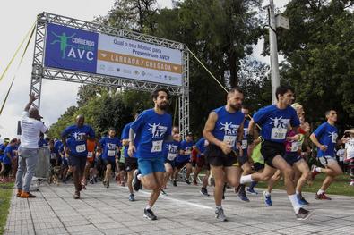 Rede Brasil AVC, com apoio da SMS, promove a prova "Correndo Contra o AVC" no Dia Mundial do AVC. Local: Parque Farroupilha (Redenção). 