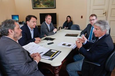 Vice-prefeito recebe Mauricio Maioli, Fábio Machado e Gustavo Di Maggio ( Alvarás C. B.) + Sec. Leandro Lemos