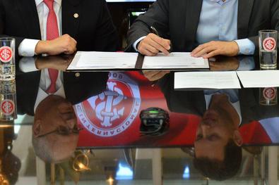 Assinatura de protocolo de intenções entre prefeitura e Sport Club Internacional Local:	Presidência do Sport Club Internacional