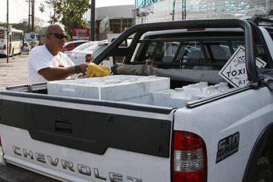 SMS, através da CGVS/EVRV realiza aplicação de larvicida em oito arroios da cidade visando ao controle de mosquitos comuns (do gênero culex) Local: Arroio Dilúvio 