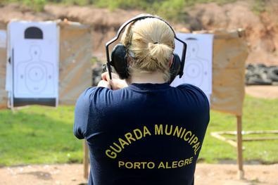 Agentes da Guarda Municipal realizam última etapa de treinamento de tiros no 3º Batalhão de Comunicações