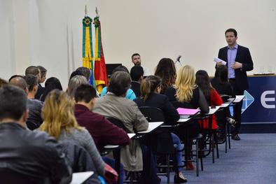 Prefeito palestra na Aula Magna do curso de Direito da faculdade Estácio Local: Faculdade Estácio