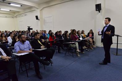 Prefeito palestra na Aula Magna do curso de Direito da faculdade Estácio Local: Faculdade Estácio