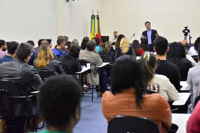 Prefeito palestra na Aula Magna do curso de Direito da faculdade Estácio Local: Faculdade Estácio