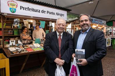 Prefeito em execício Gustavo Paim visita a 63ª Feira do Livro de Porto Alegre.