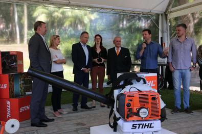 Ato de Entrega de equipamentos doados pela Stihl Ferramentas a PMPA Local: Winge Floricultura